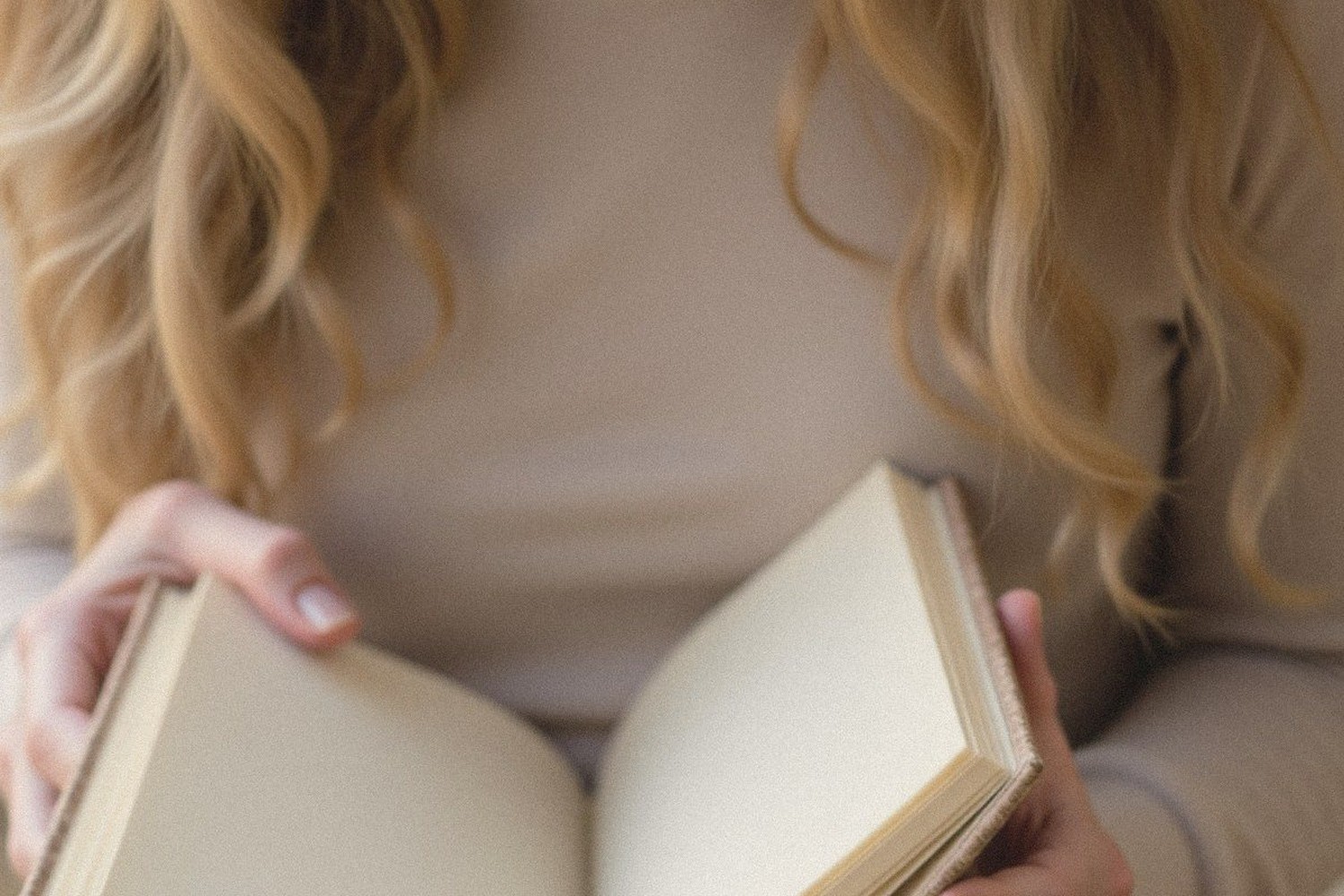 seasonal motherhood - reading a nice book.